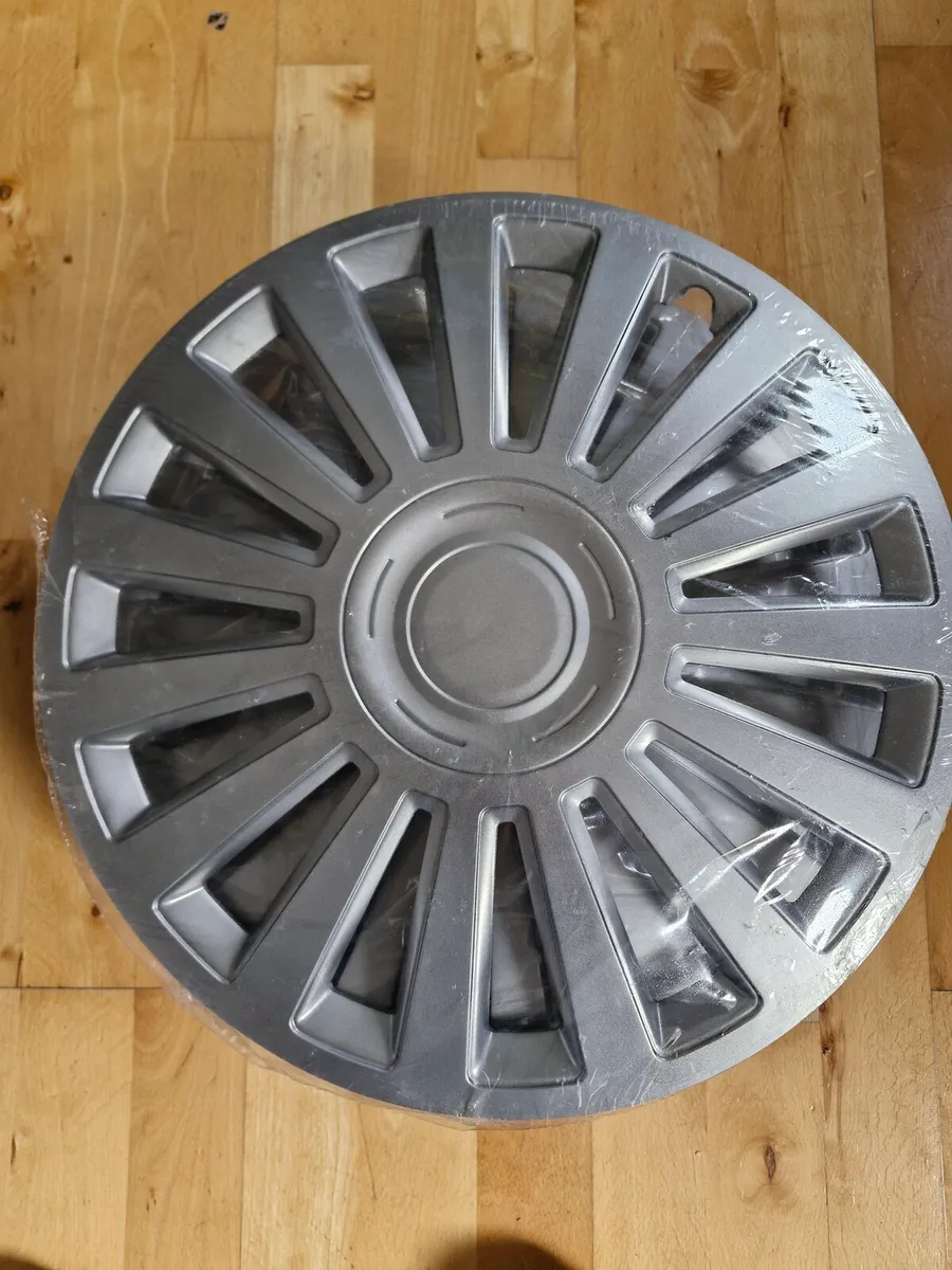 Hubcaps x 4 - Image 2