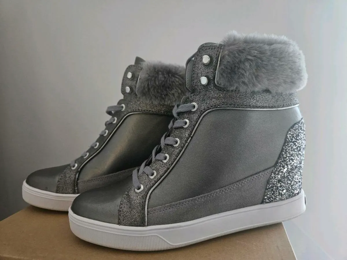 Guess shoes worn twice - Image 2