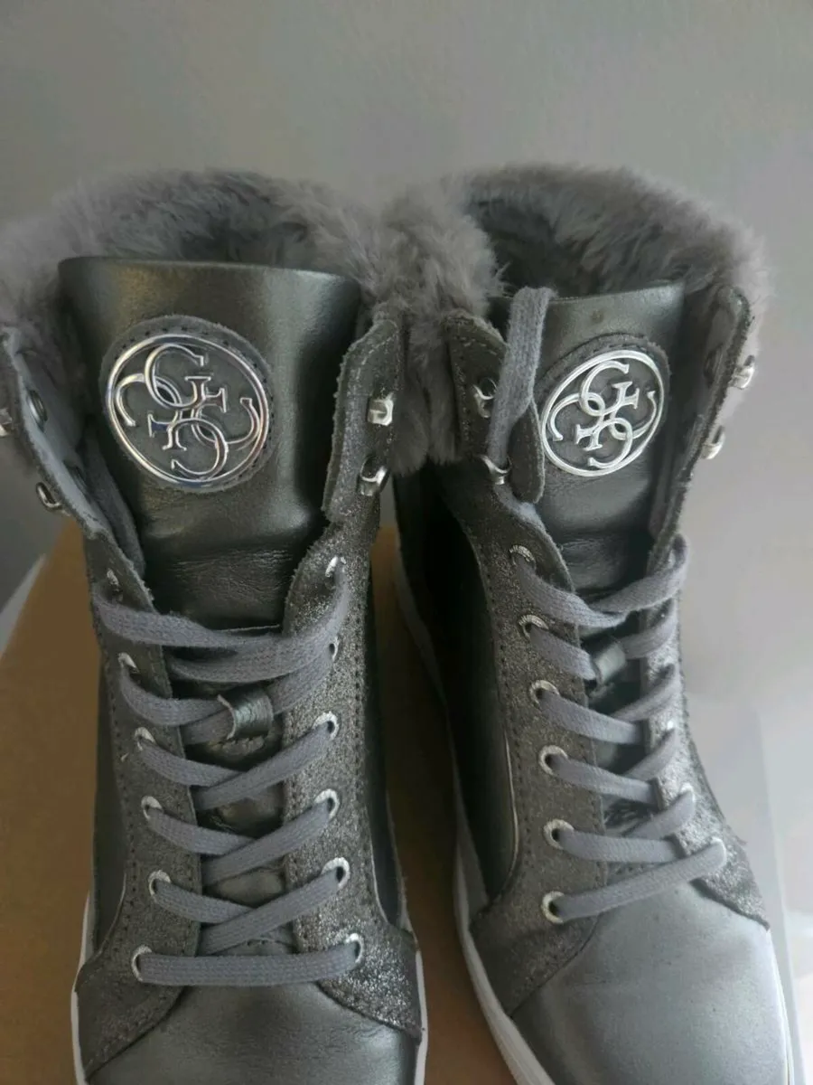 Guess shoes worn twice - Image 4