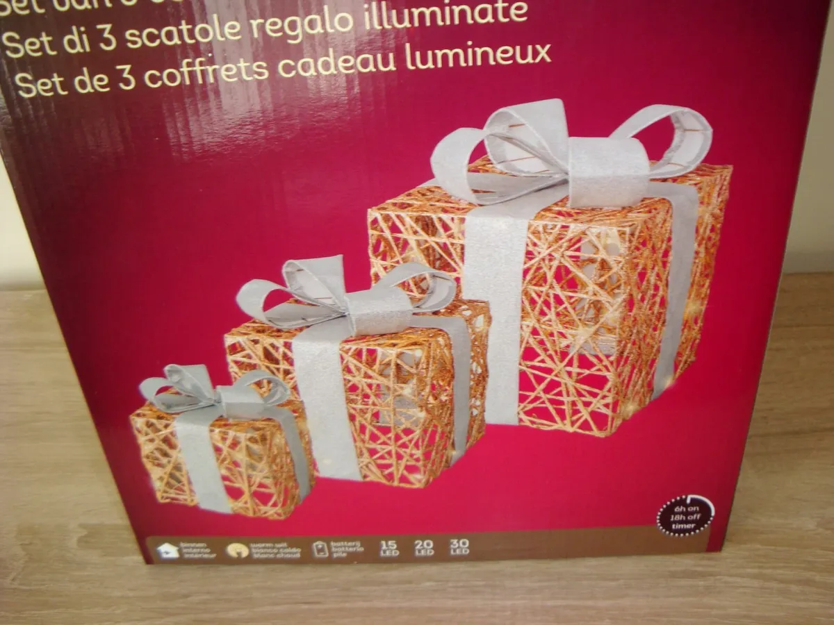 Christmas light gift boxes gold-champagne and silv - Image 3