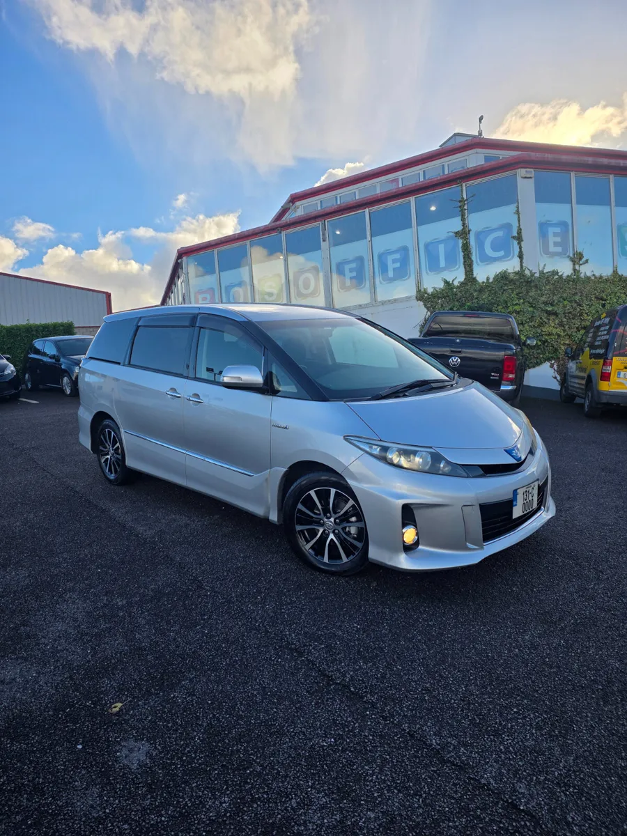 2013 Toyota Estima Hybrid  Aeras - Image 2