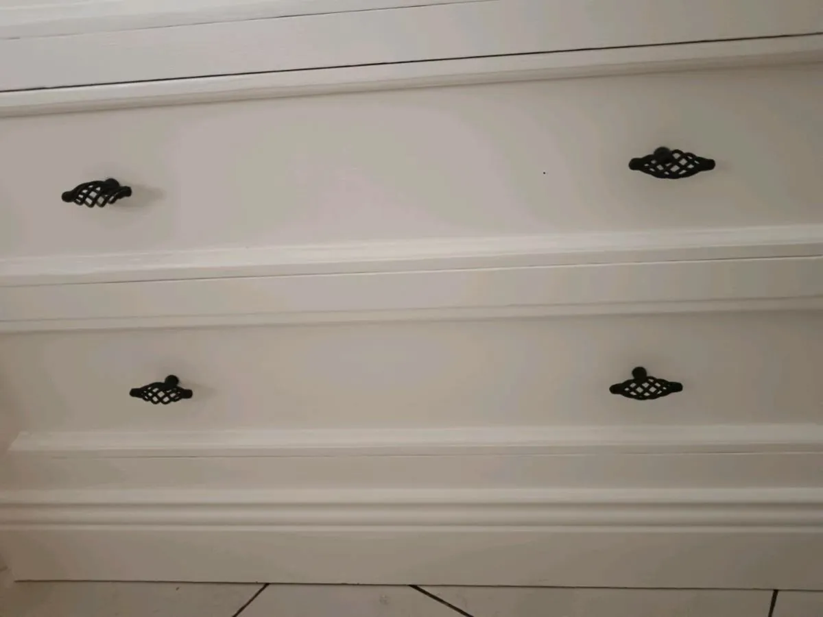 Chest of drawers - Image 1