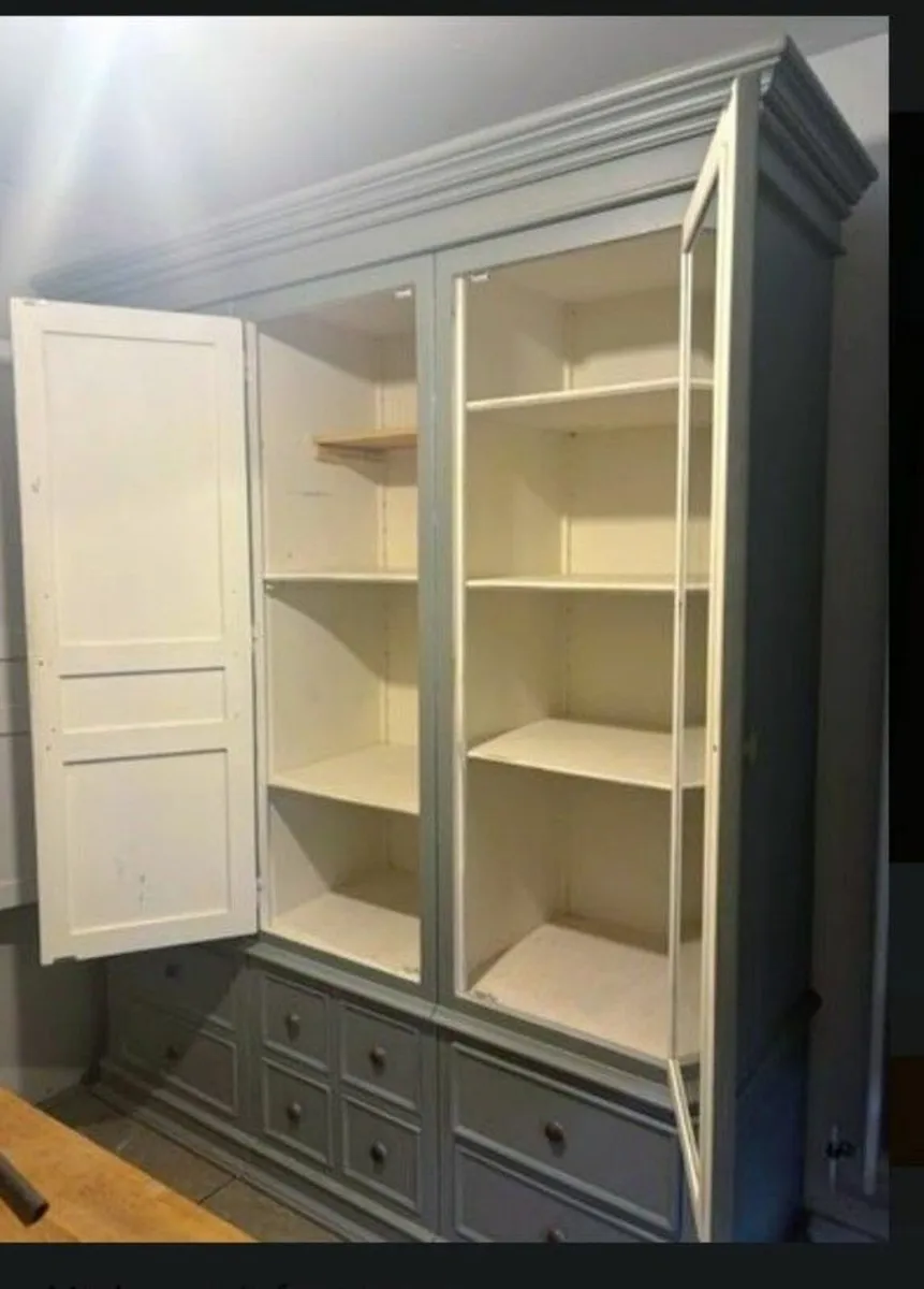 Cabinets - Image 3