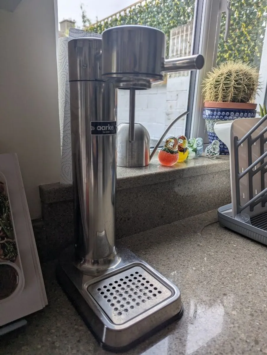 Aarke water carbonator