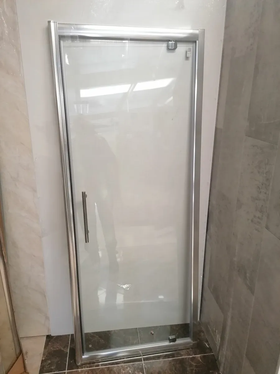 shower doors and tiles - Image 4