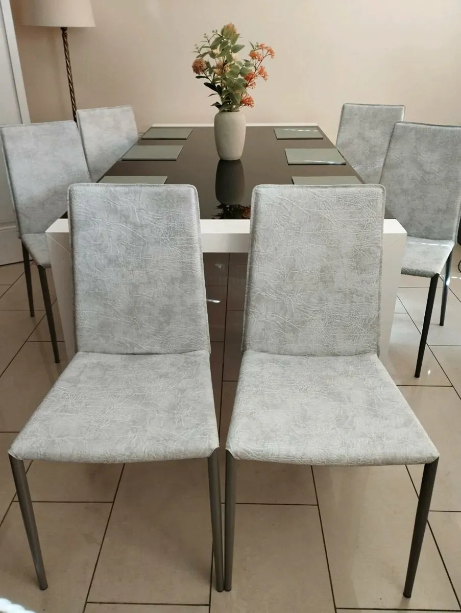 Calligaris dining table and 6 chairs - Image 1