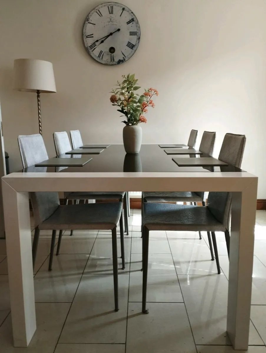 Calligaris dining table and 6 chairs - Image 4