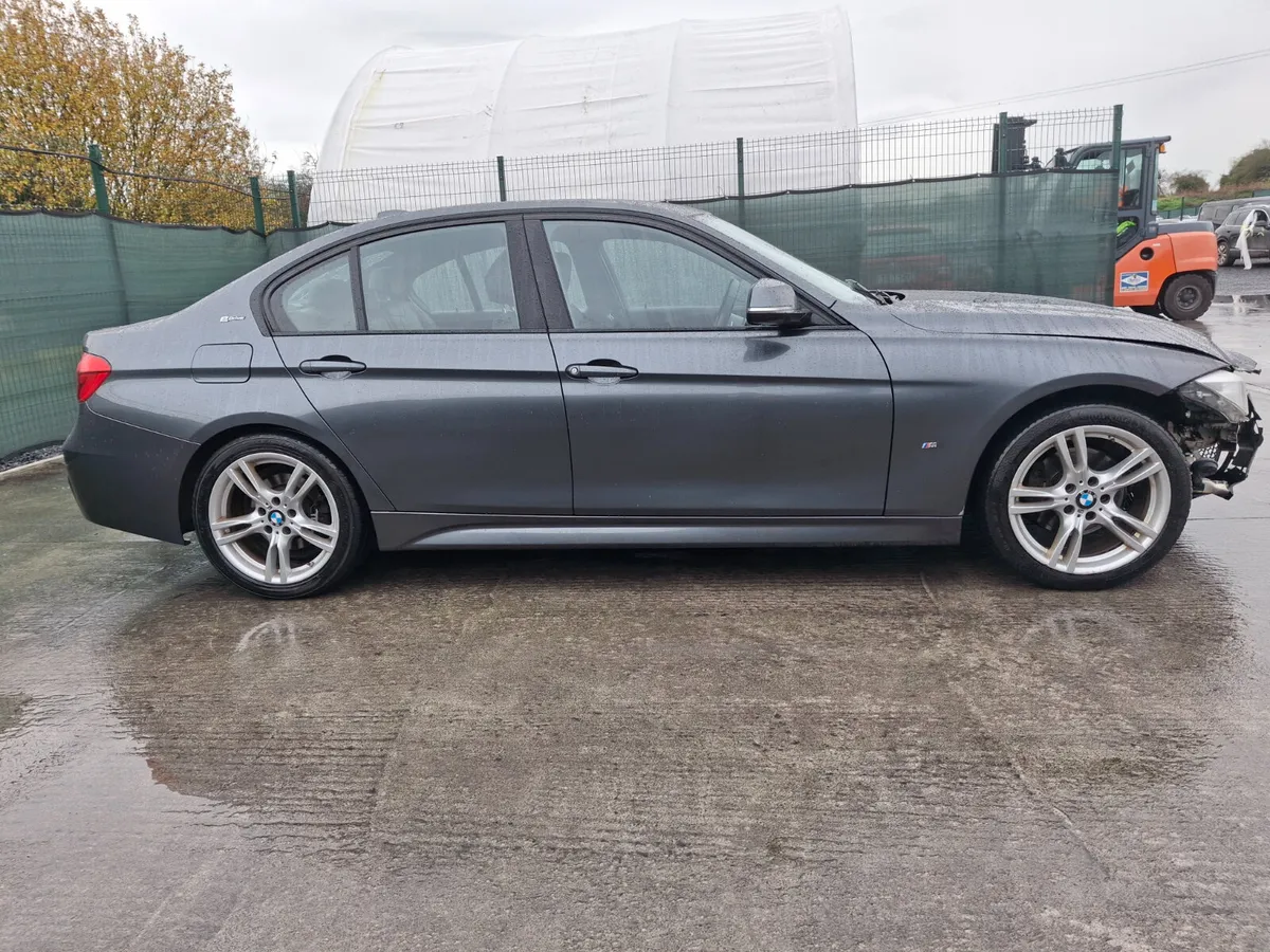 2017 BMW 3 Series  M-Sport  330E - Image 3