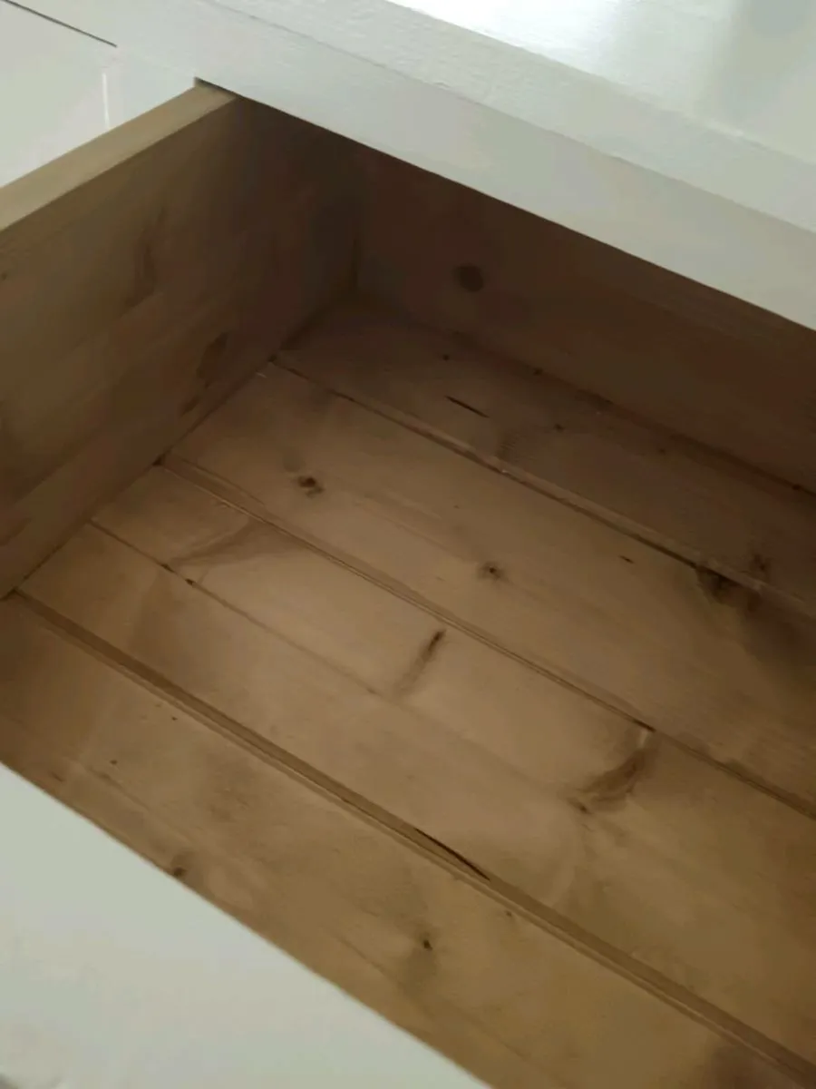 Chest of drawers - Image 2