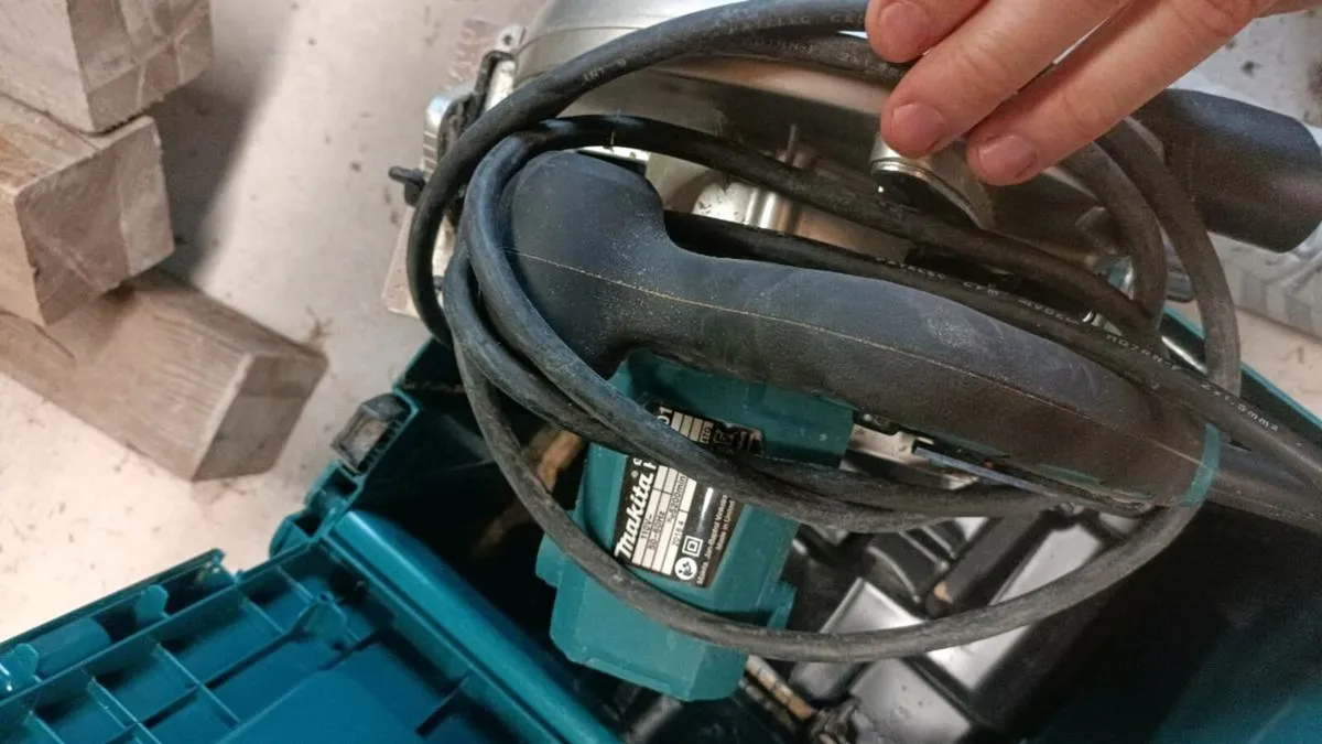 Makita skillsaw 110v - Image 4