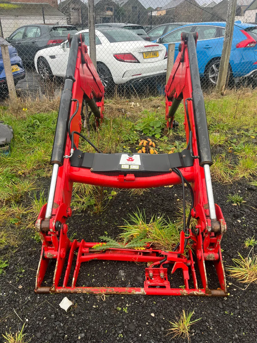 Massey Ferguson 955 loader - Image 2