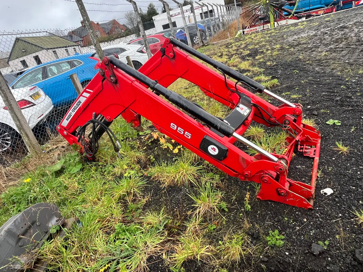 Massey Ferguson 955 loader - Image 3