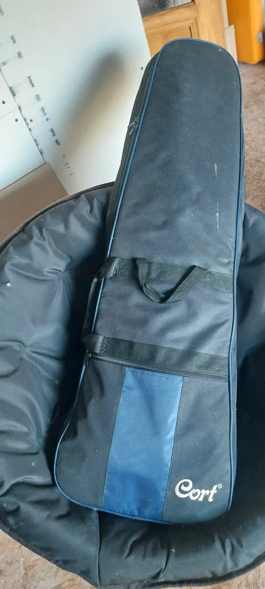 Cort left handed electric guitar - Image 1