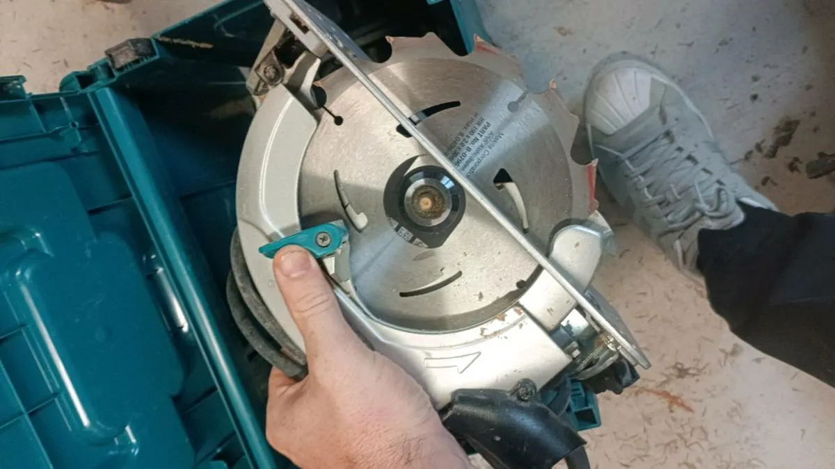 Makita 110 Skillsaw - Image 3