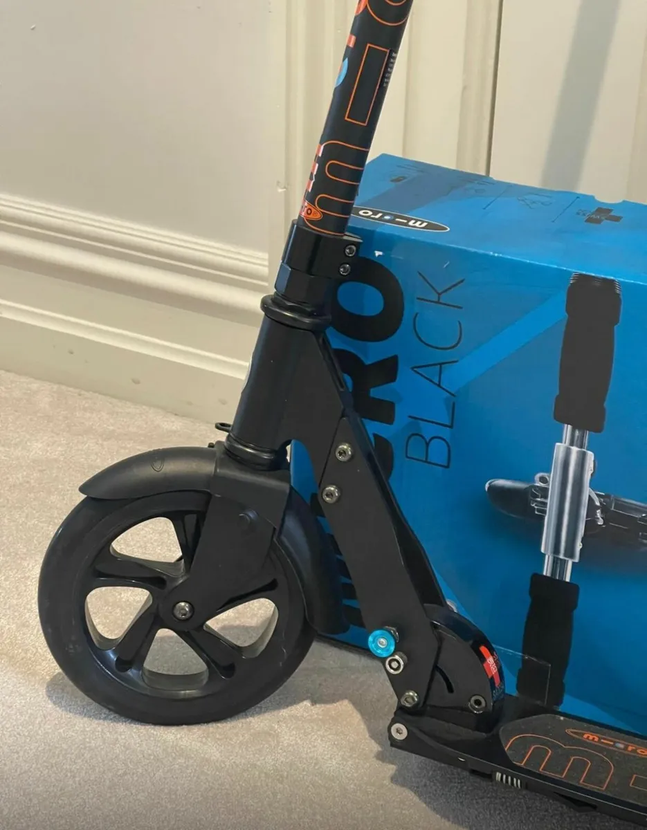 Micro Classic Limited Edition Scooter - Image 2