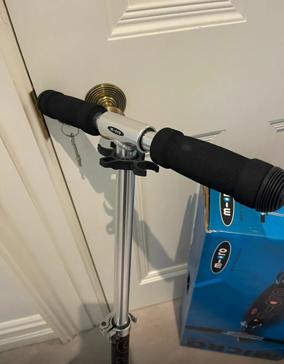 Micro Classic Limited Edition Scooter - Image 3