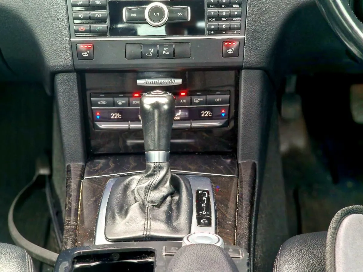 2011 Mercedes-Benz E200 Sport – AMG Avantgarde - Image 3