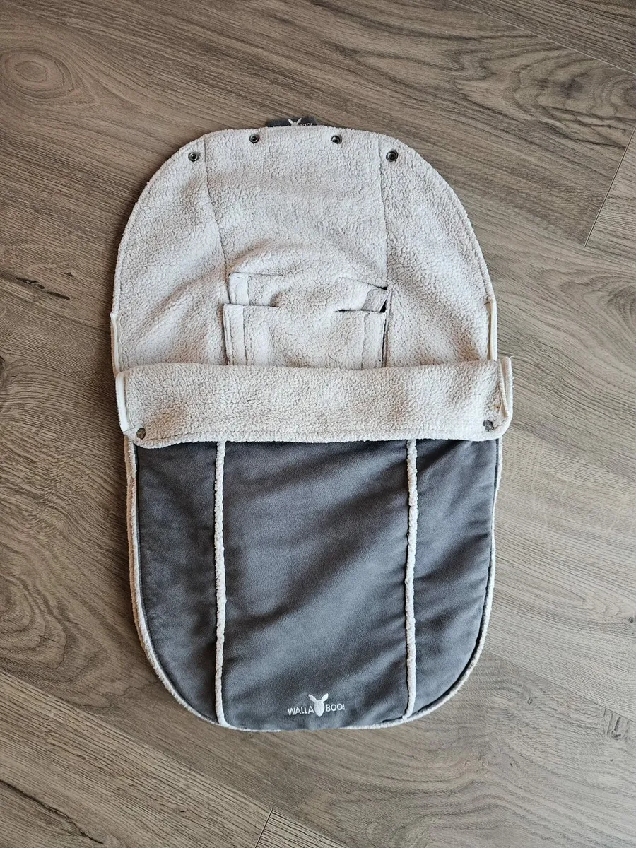 Wallaboo footmuff for car seat - Image 1