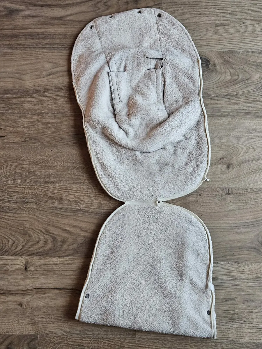 Wallaboo footmuff for car seat - Image 3