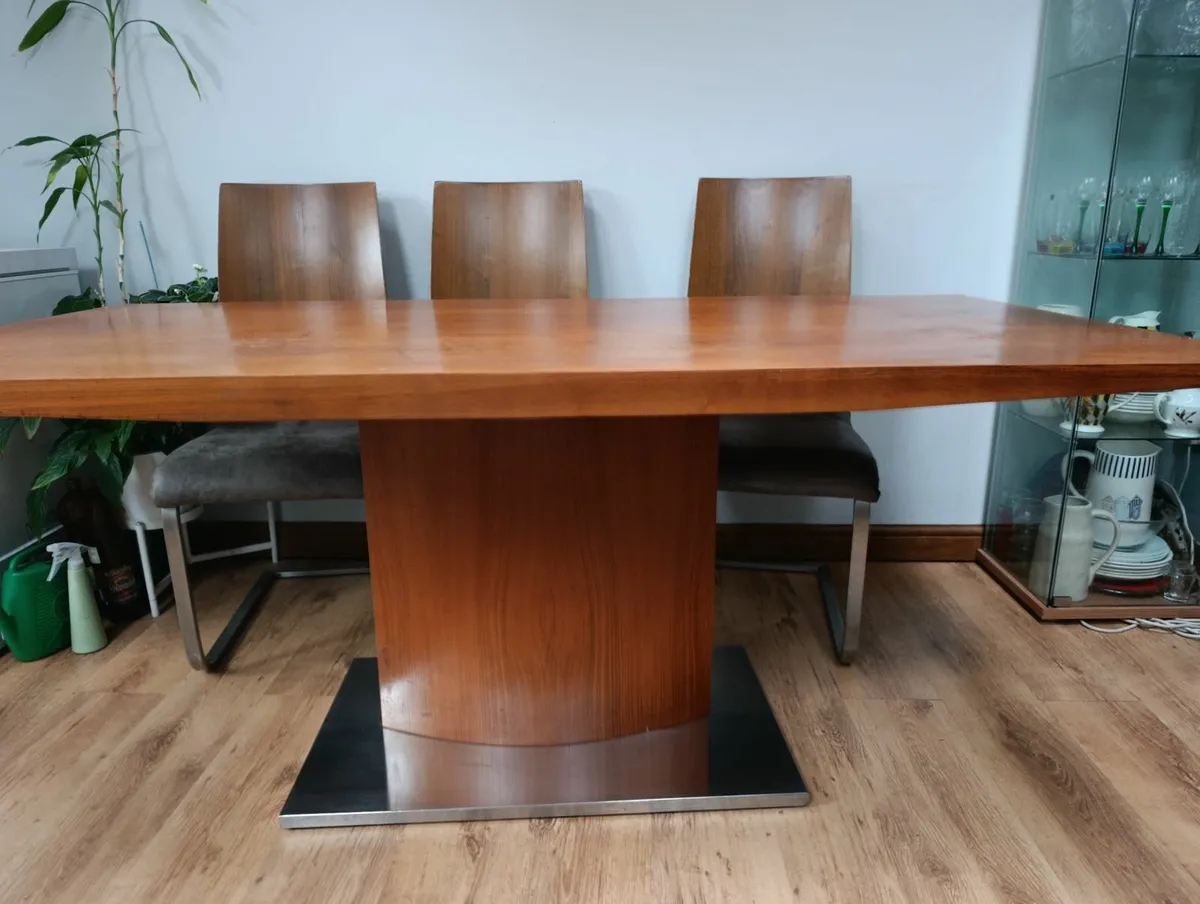 Dining table - Image 1