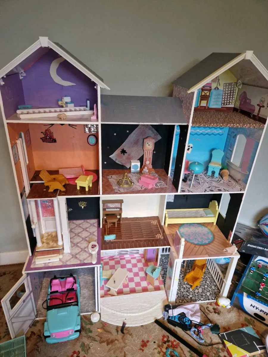 Large dolls house