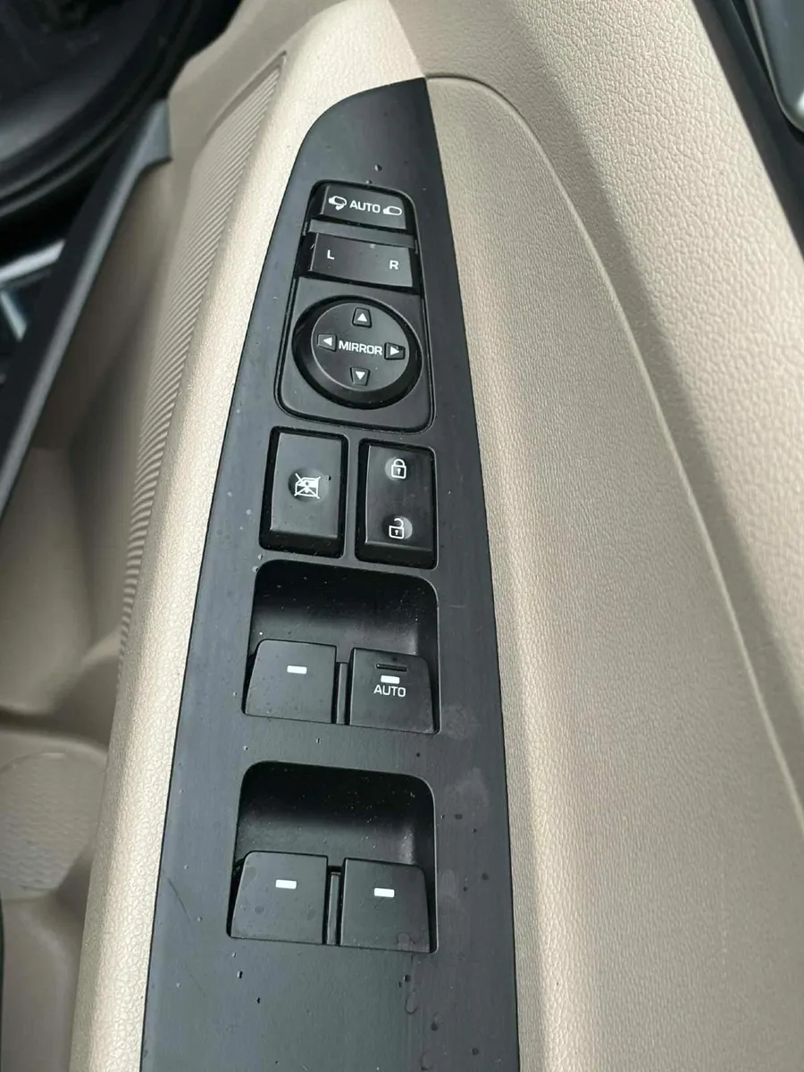 Hyundai Tucson 2018 2WD SE 5DR AUTO LEATHER SEATS - Image 3