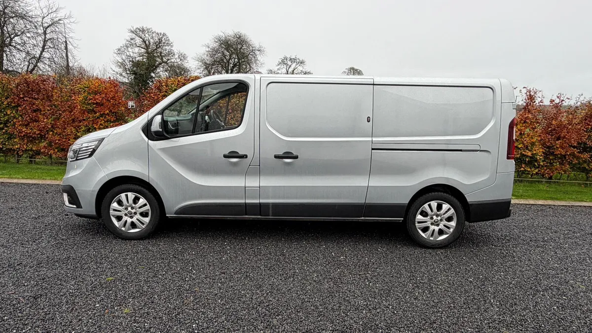 2022 Renault Trafic 2.0 LWB Sport - Image 2
