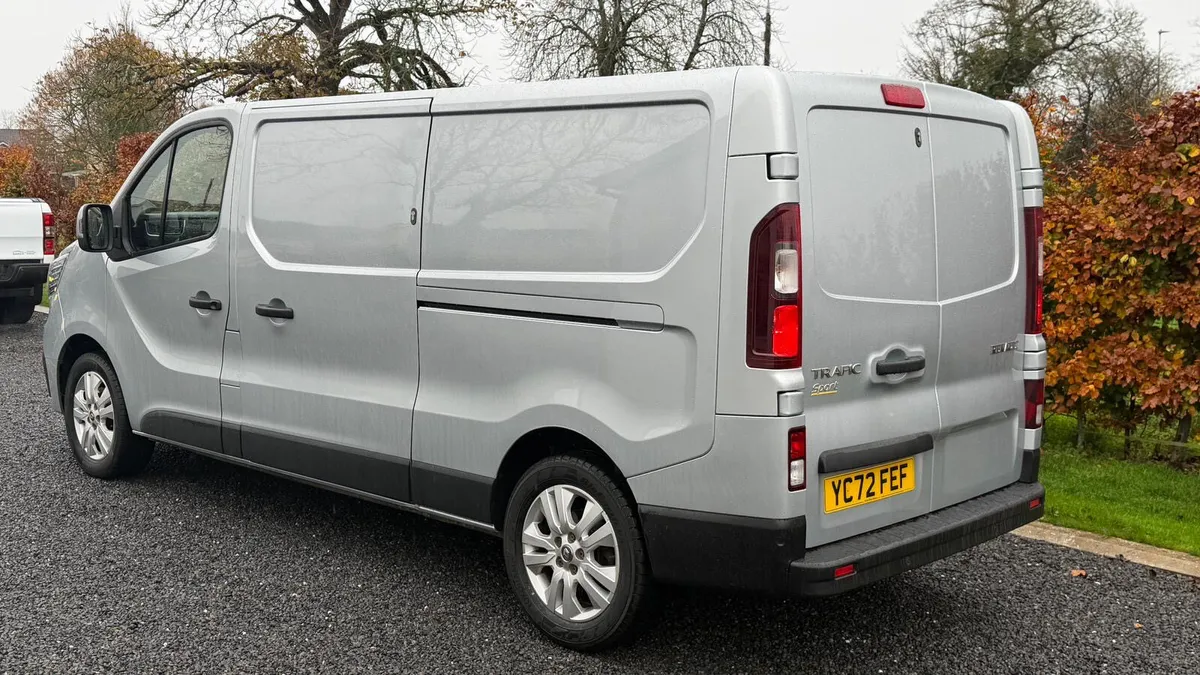 2022 Renault Trafic 2.0 LWB Sport - Image 3