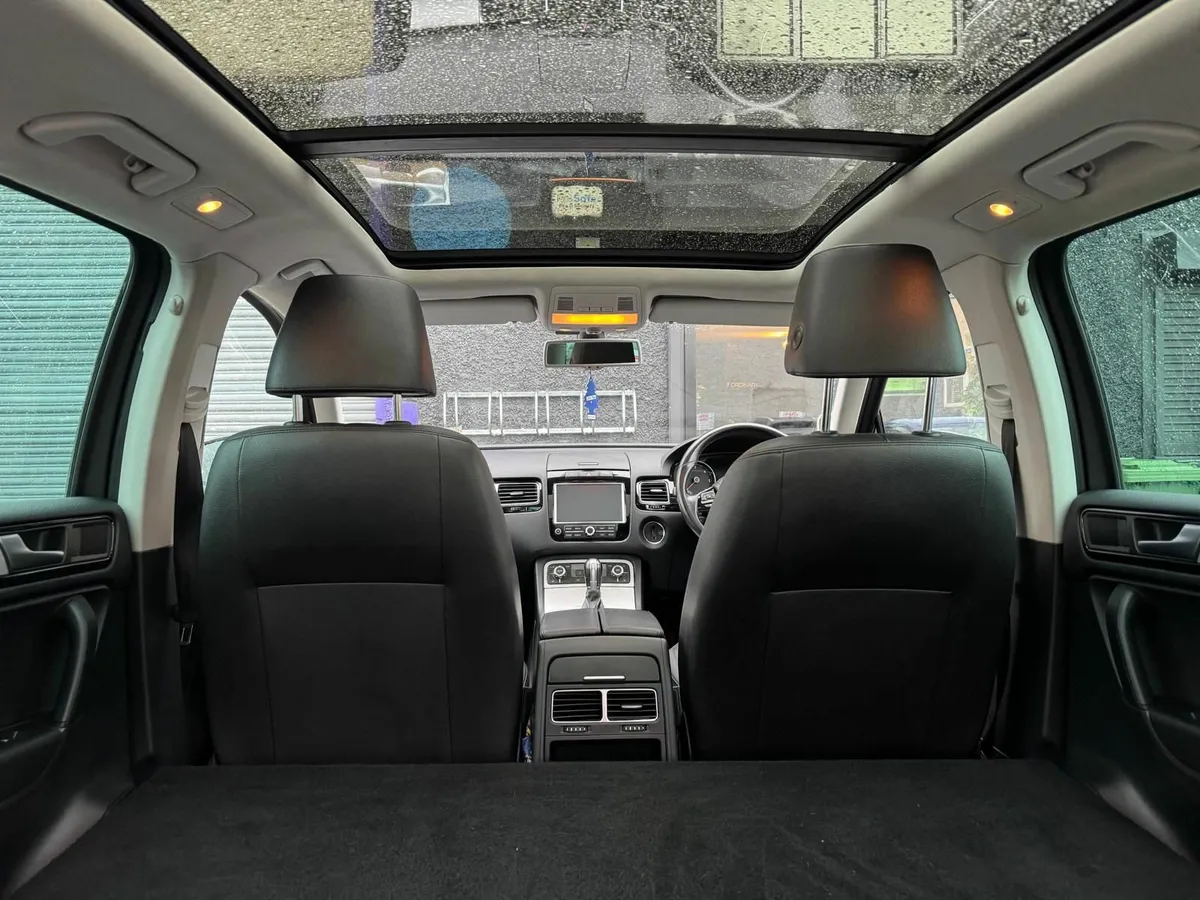 Volkswagen Touareg 2013 - Image 2