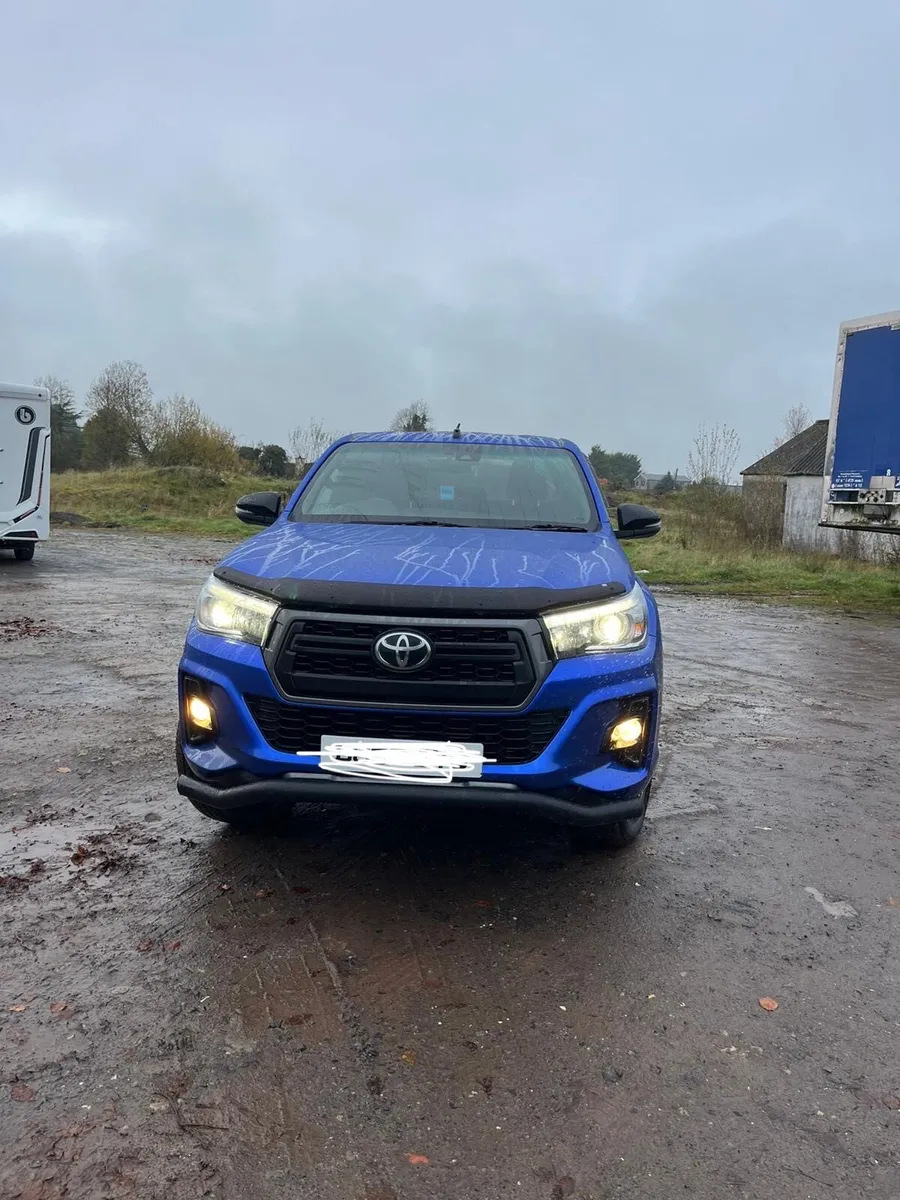 Toyota Hilux Invincible X - Image 3