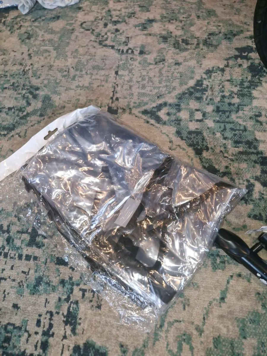 Out N About  V4 Double Buggy Comes with ACCESSORIE - Image 4