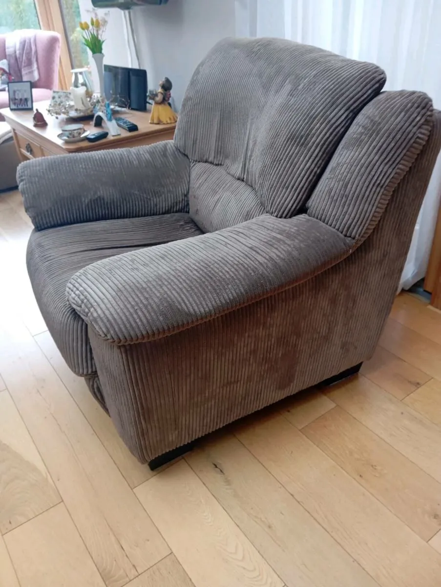 Free sofa and armchair - Image 3