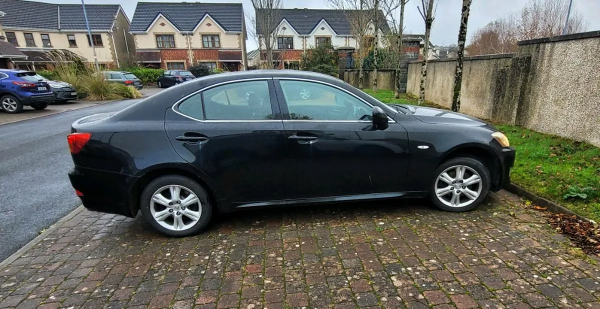 Lexus IS 220D - Image 4