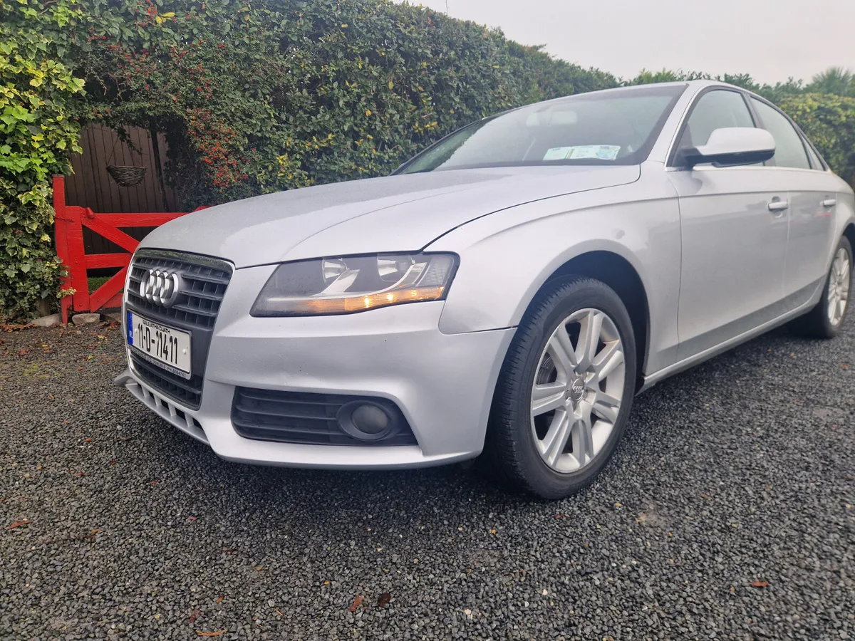 Audi A4 SE 2.0 TDI 2011 - Image 2