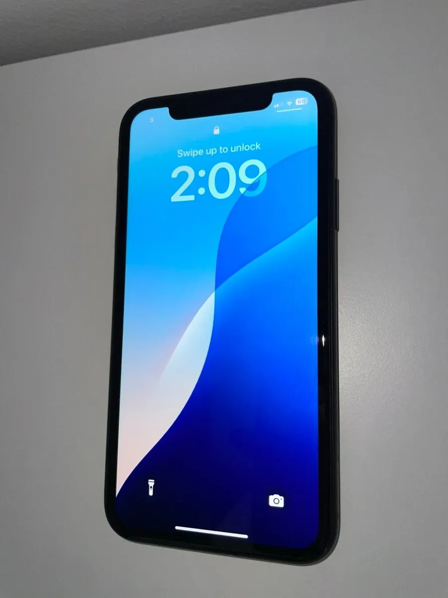 iPhone 11 - Image 1