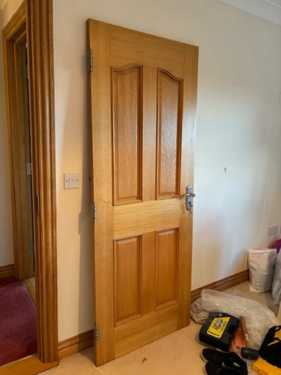 Internal Oak doors & hardware - Image 1