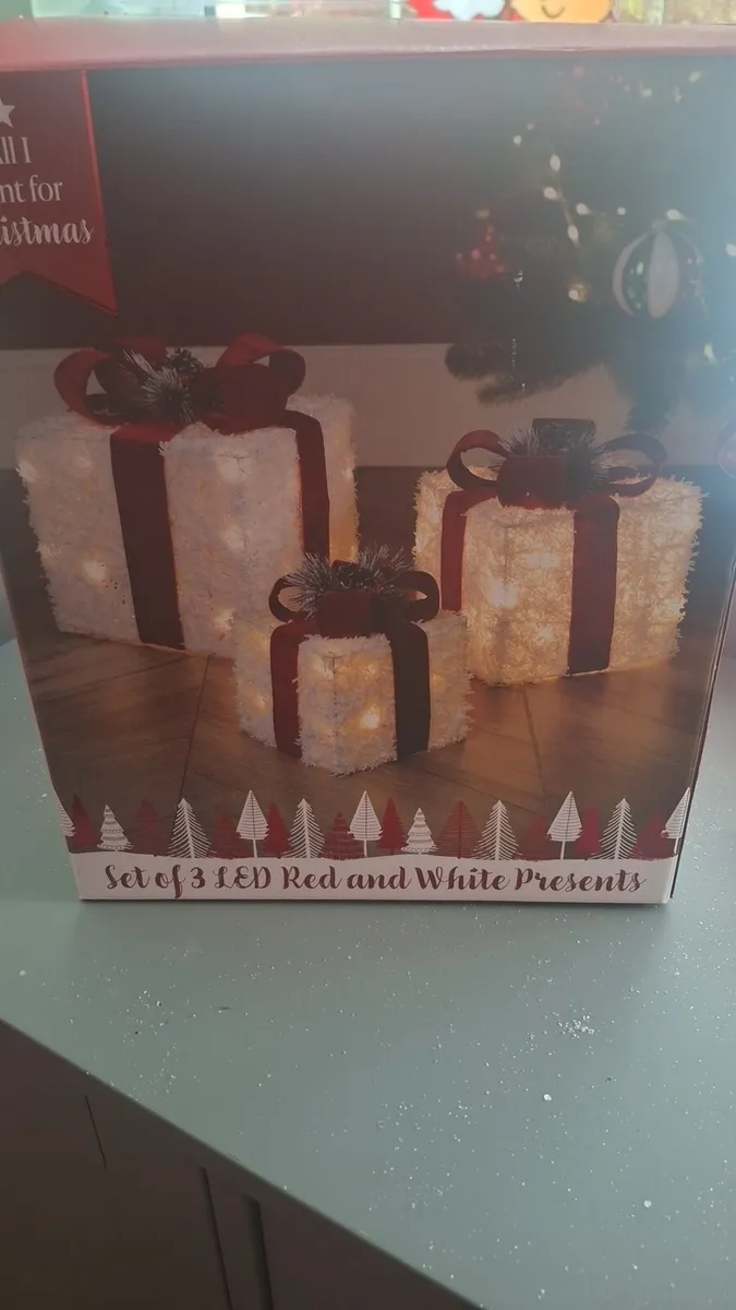 Christmas red and white presents - Image 1