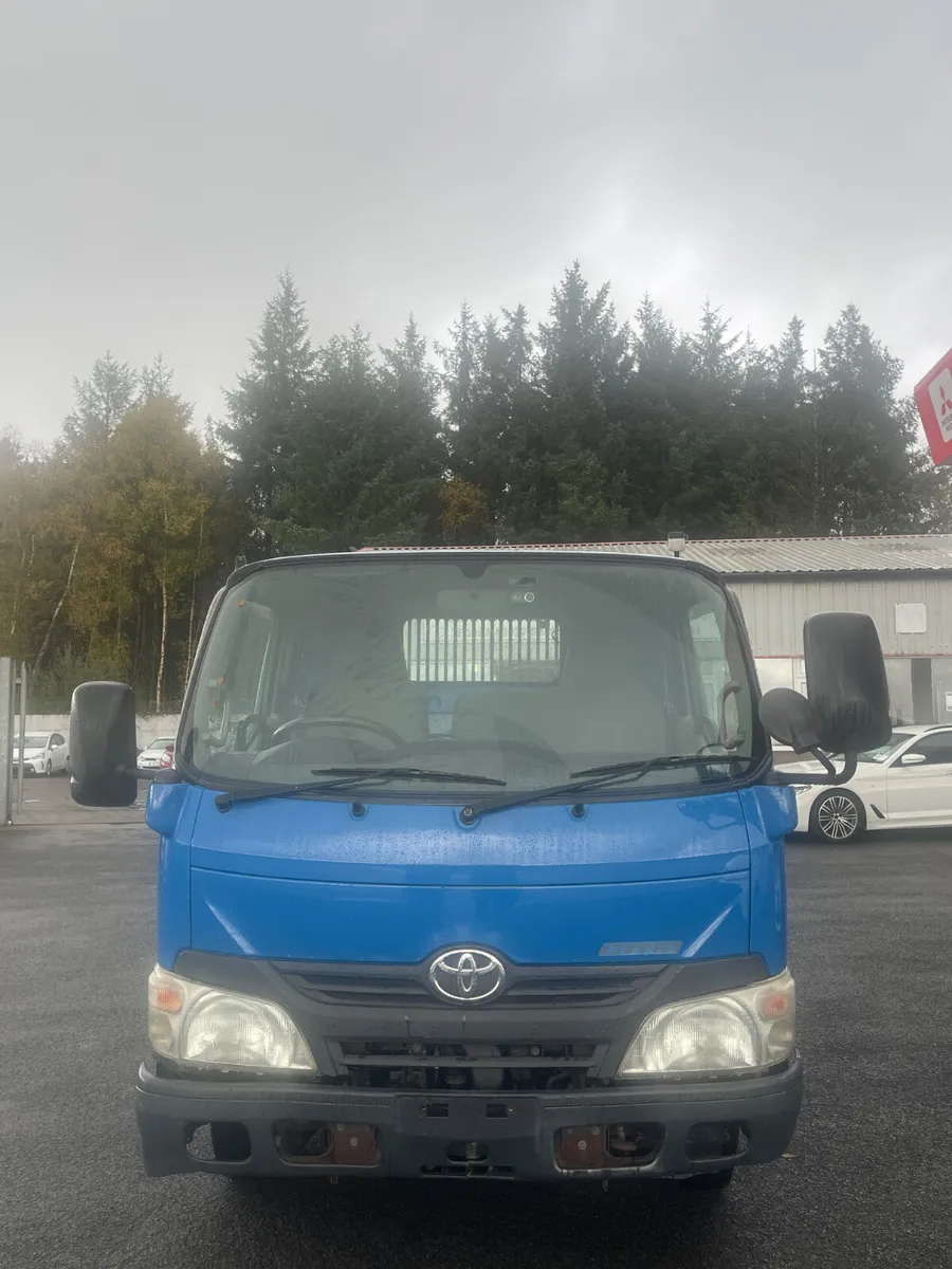 2012 Toyota Dyna 350 tipper - Image 2