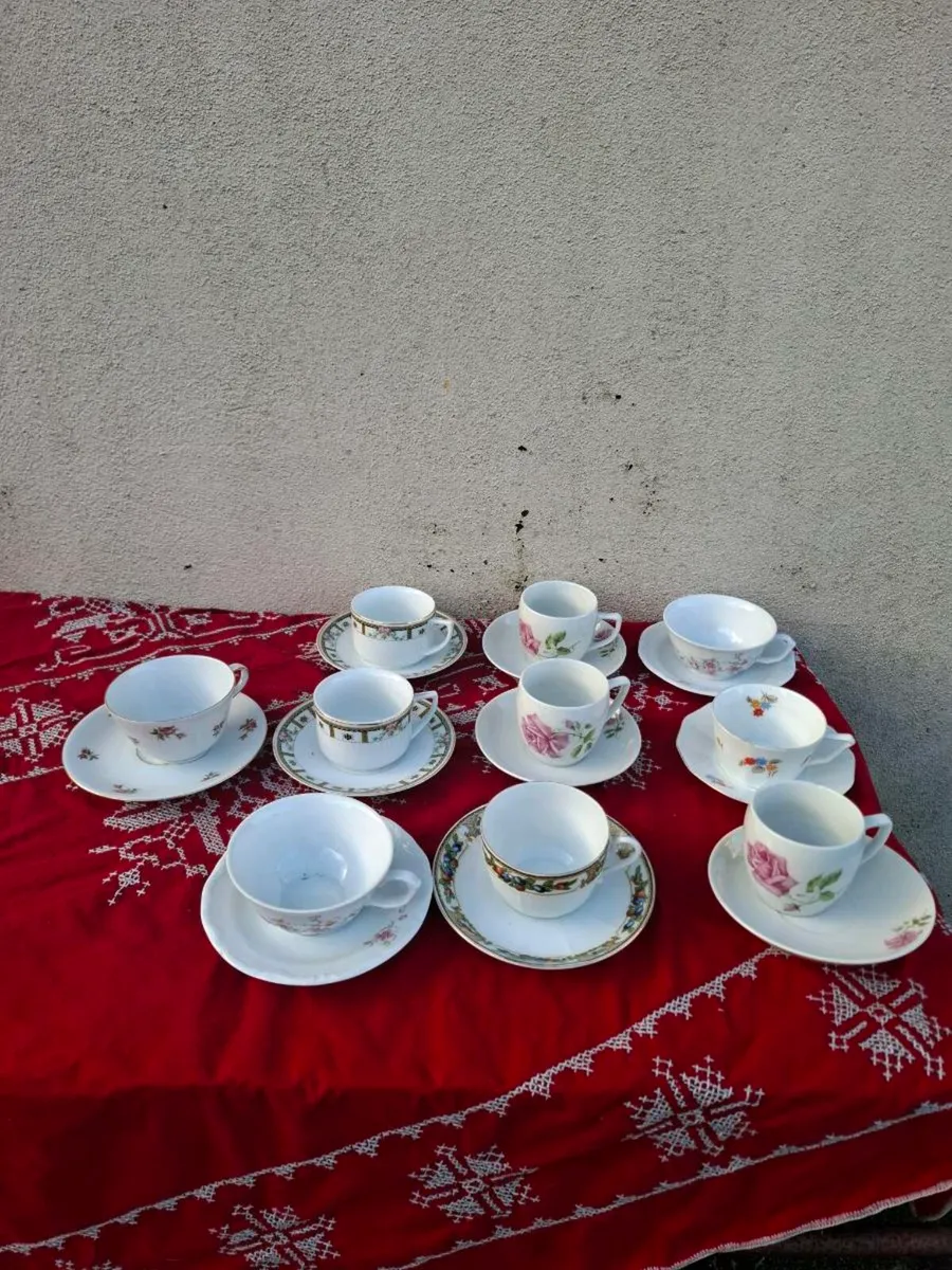 10 china tea cups and saucers postage possible - Image 1