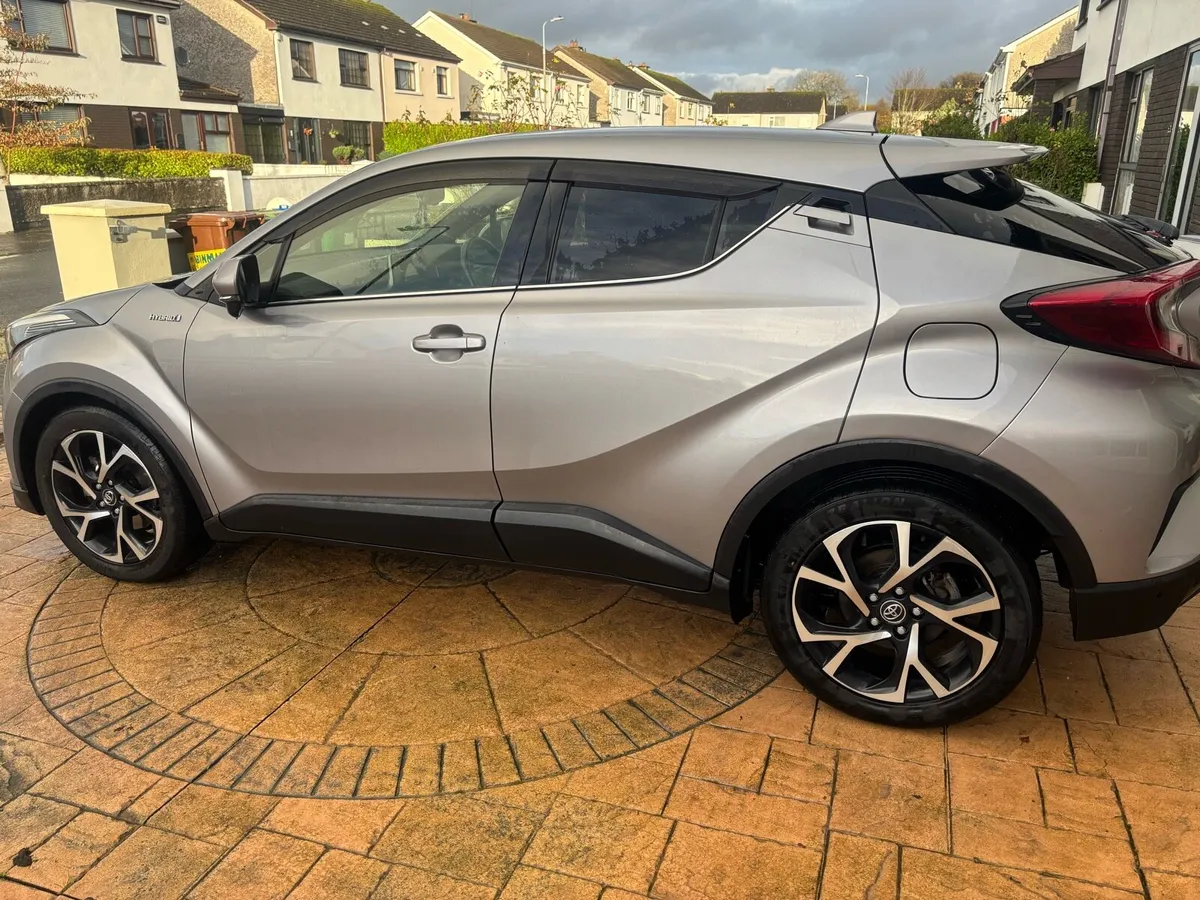 Toyota CH-R - Image 1