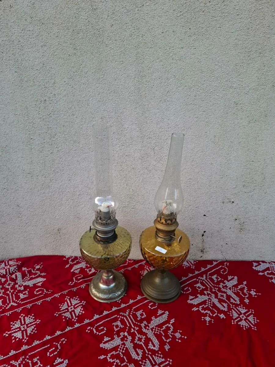Lot of 2 glass oil lamp postage possible - Image 1