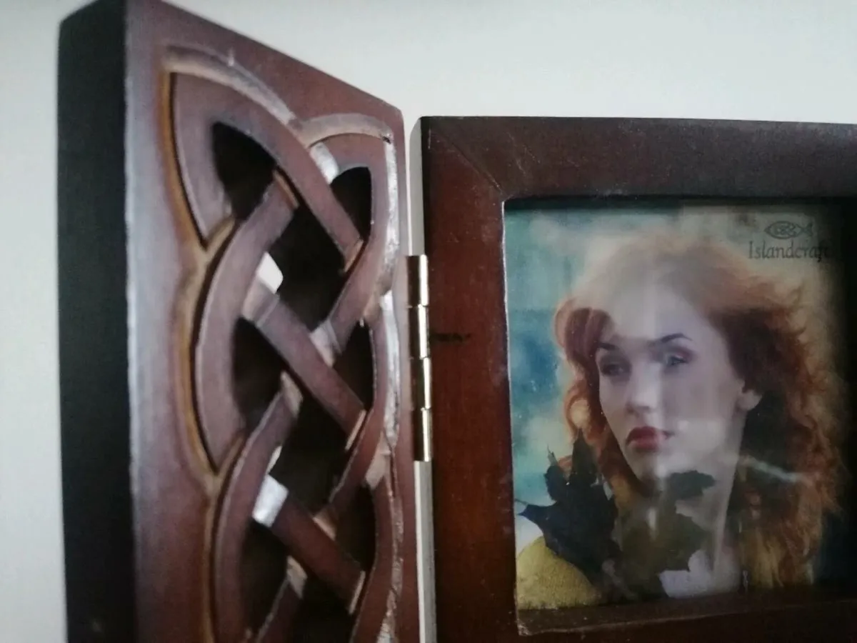 Celtic Triple Photo Frame - Image 2