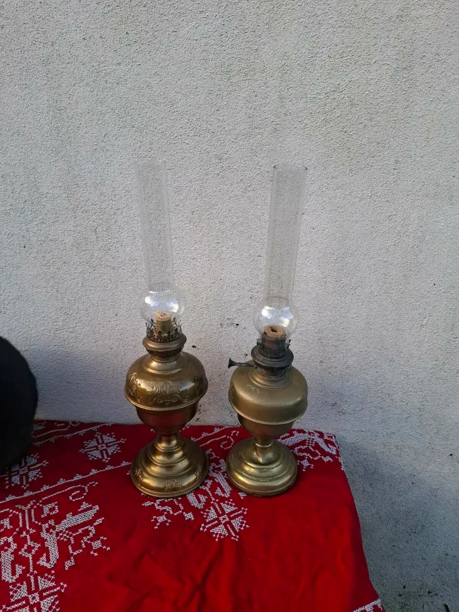 Lot of 2 brass oil lamp postage possible - Image 1