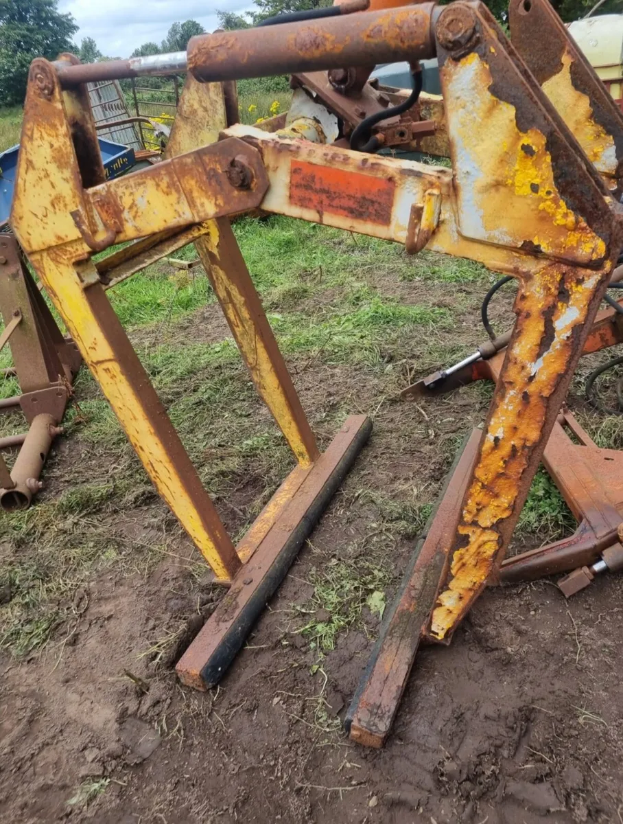 Block revolving grab