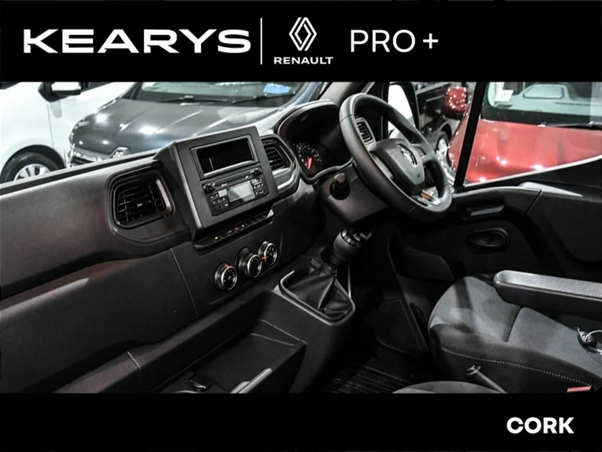 Renault Master LM35 135 Business MY22 INC VAT - Image 2