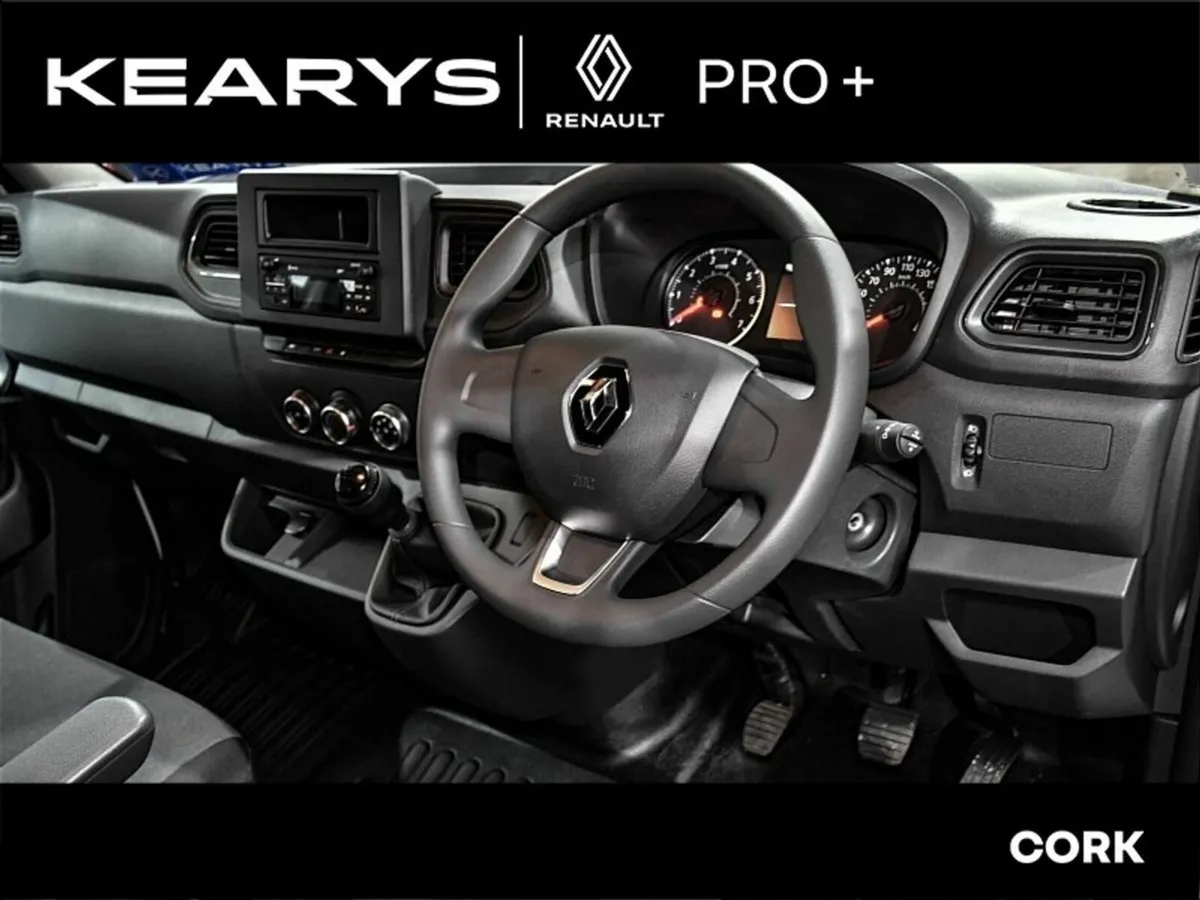 Renault Master LM35 135 Business MY22 INC VAT - Image 3