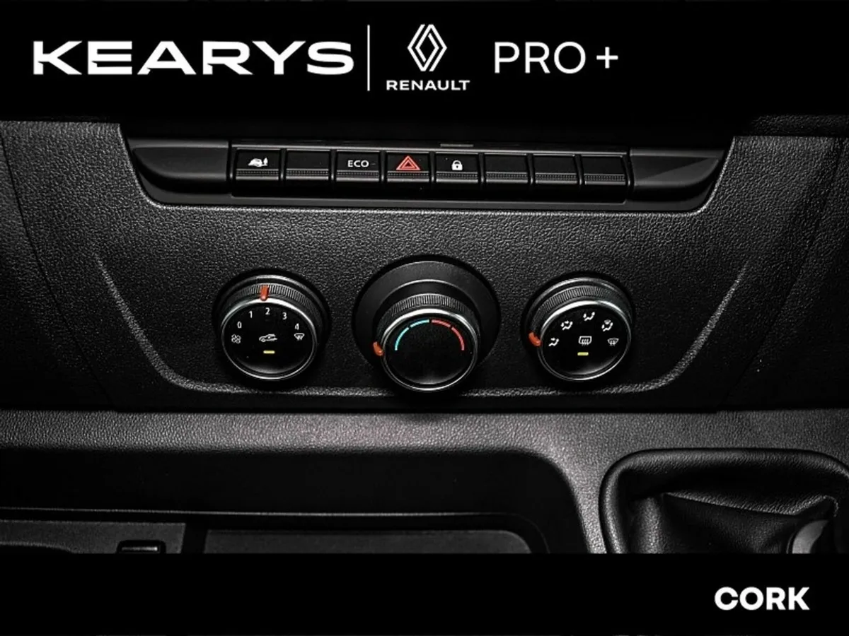 Renault Master LM35 135 Business MY22 INC VAT - Image 4