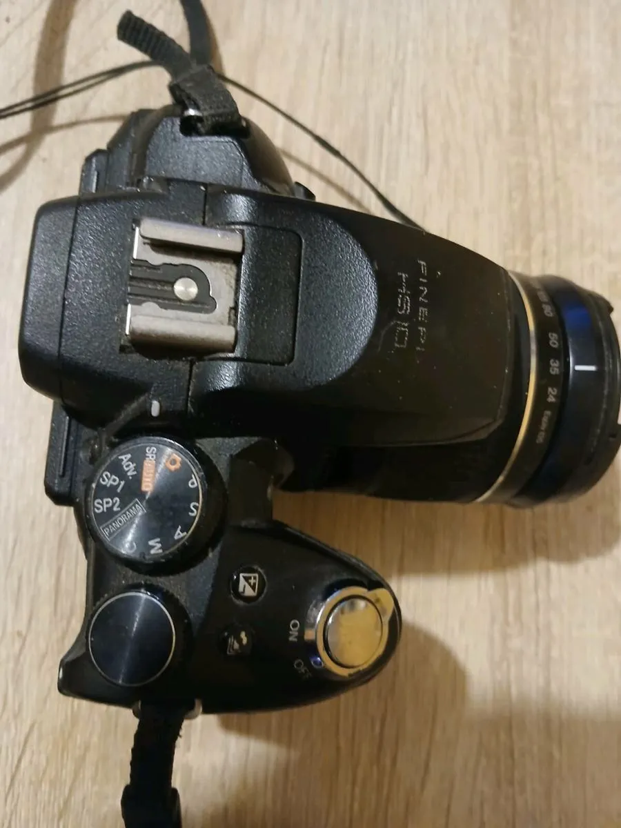 Fujifilm Fine Pix HS10 - Image 3