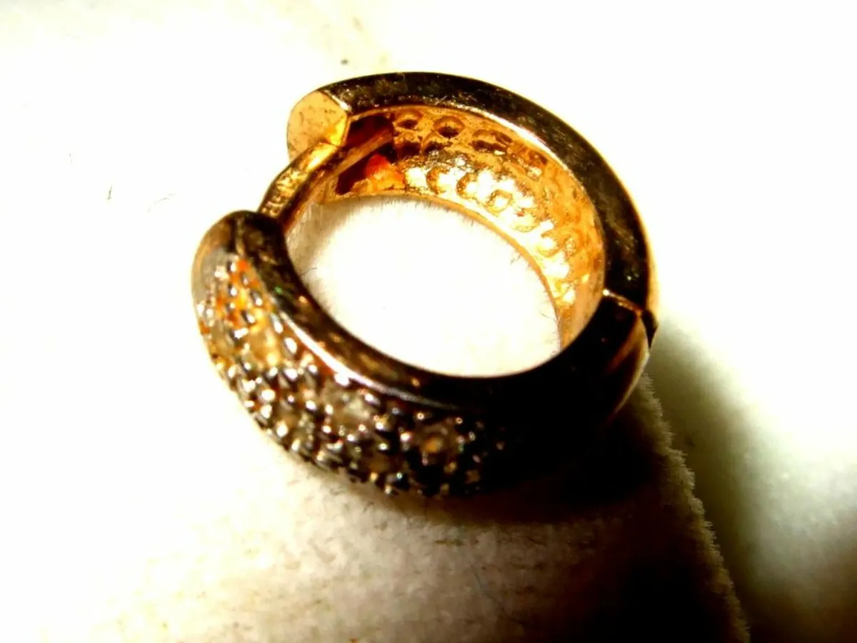 Vintage 9ct Gold & Diamond Nose/Ear Ring - Image 2