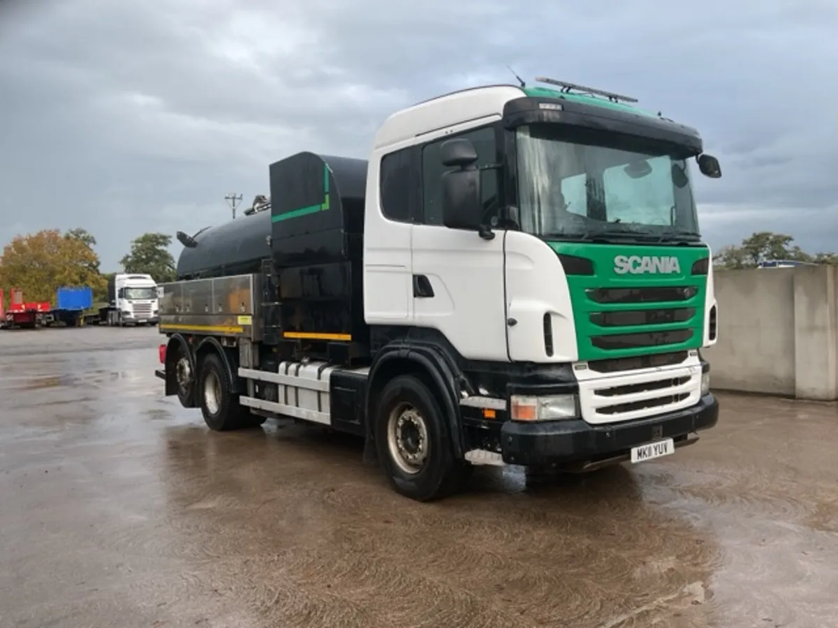 2011 Scania R400 6x2 Fuller Vacuum Tanker - Image 1